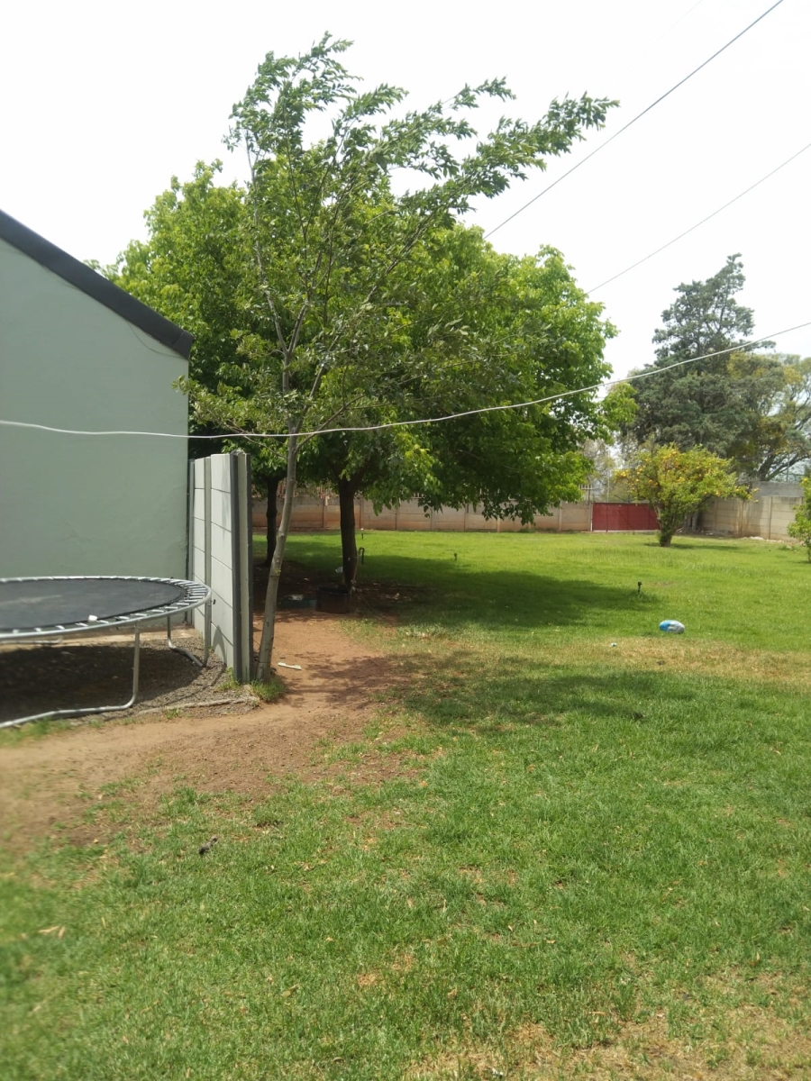 4 Bedroom Property for Sale in Theunissen Free State